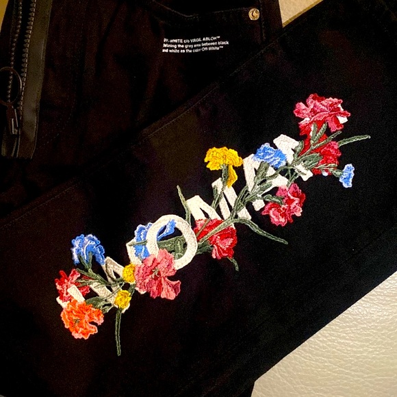 🔥NEW🔥STUNNING!!! OFF-WHITE Denim Label “WOMAN” Black Denim with Embroidered - Picture 2 of 14
